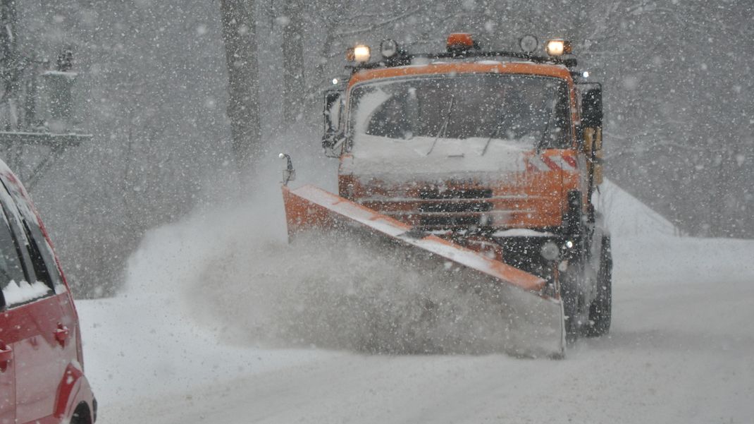 Meteorologové varují před sněžením a náledím